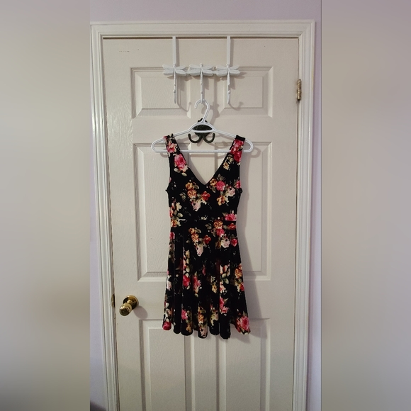 Velvet Dress - Picture 1 of 2